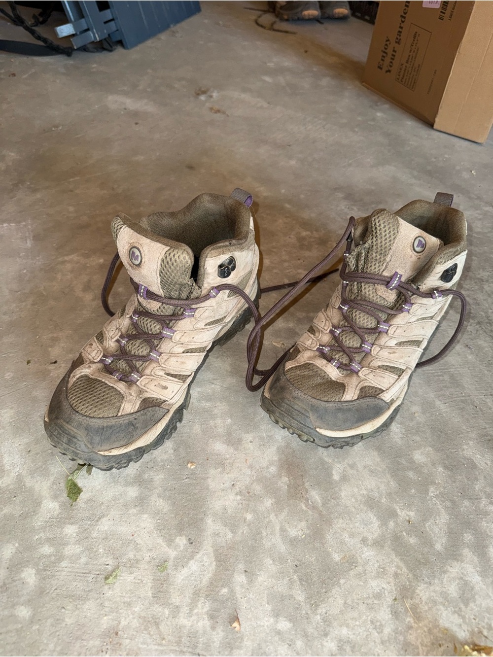 Women’s Outdoor Hiking Boots - Merrill Moab size 8.5